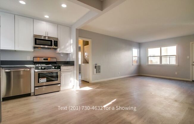 2 beds, 1 bath, $2,595, Unit 4529 Wilson Ave