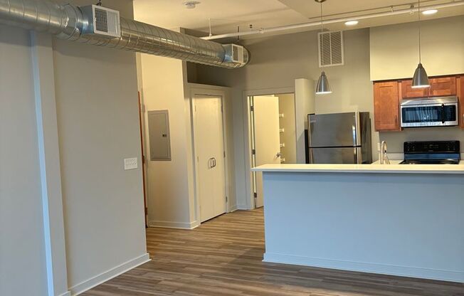 Studio, 1 bath, 484 sqft, $950, Unit Unit 310