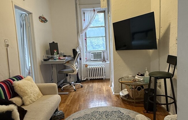 320 E 49 ST