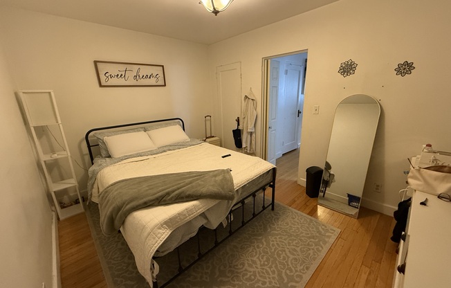 1 bed, 1 bath, $2,700, Unit 14