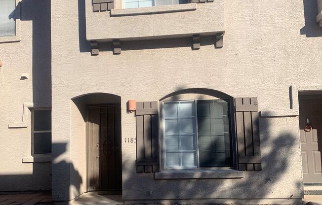 Ready Now!! 3BR 2.5BA located in Chandler - Cross Streets: Warner/Alma School