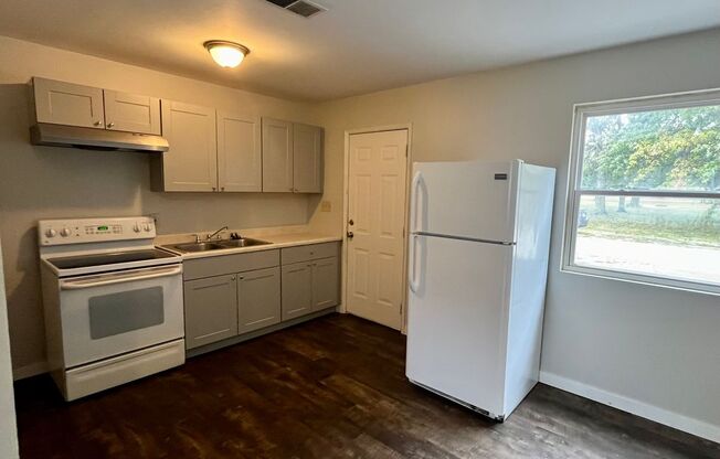 2 beds, 1 bath, $850