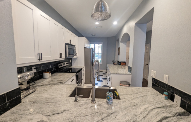 2142 PARK CRES DR