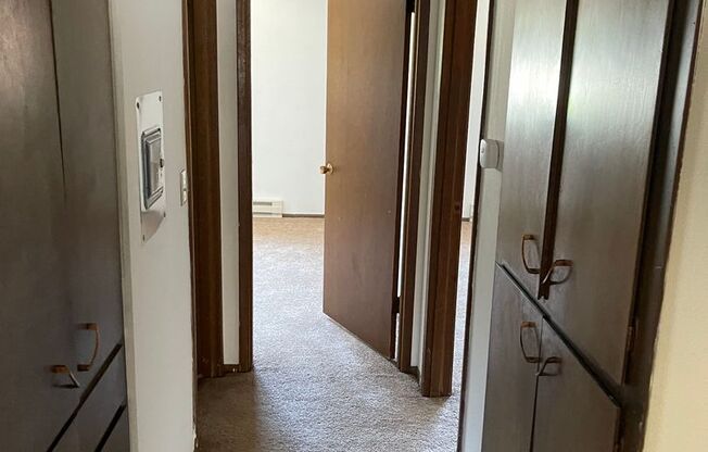 2 beds, 1 bath, 712 sqft, $1,150, Unit 2