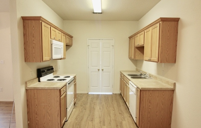 3 beds, 2 baths, $1,295