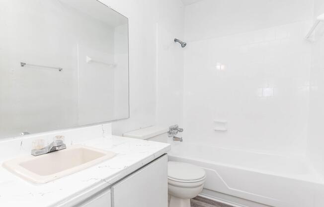 2 beds, 2 baths, 929 sqft, $985