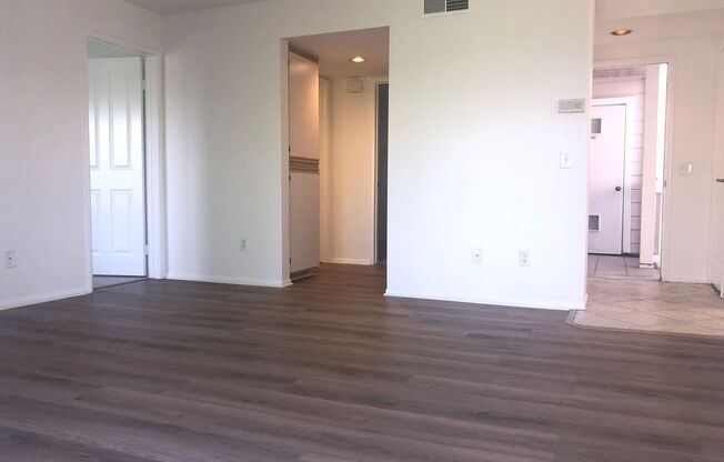 Bright 2 Bedroom Condo in Oceanside!