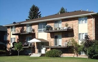 2 Bed 1 Bath Top-Floor Apartment w/ Private Deck