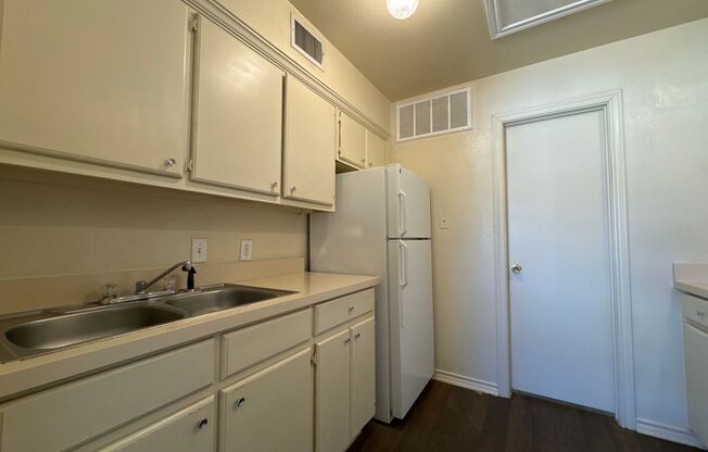 1 bed, 1 bath, 357 sqft, $975, Unit Unit 5