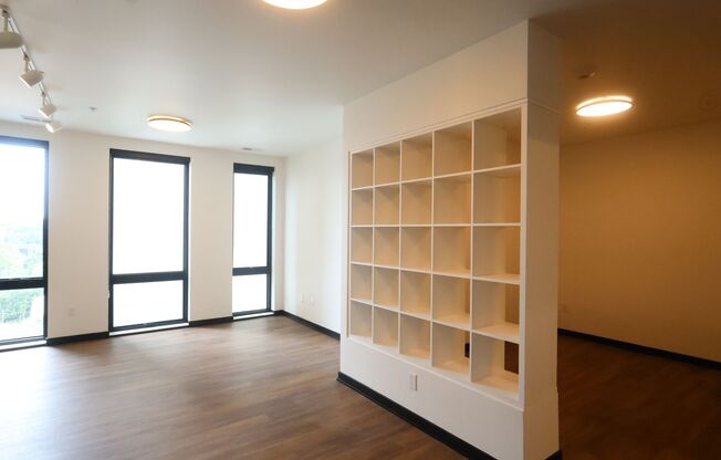 1 bed, 1 bath, 624 sqft, $1,400, Unit 733 ADA