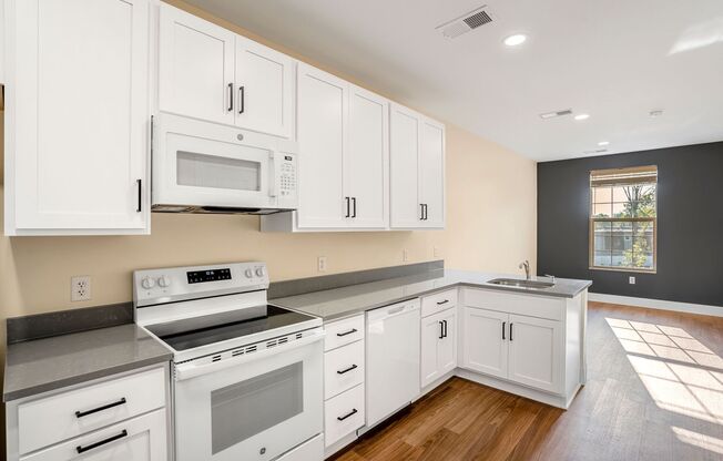 1 bed, 1 bath, 569 sqft, $1,199, Unit 140 Emmaus Rd.