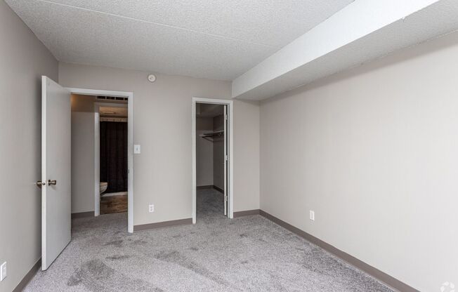 2 beds, 1 bath, 1,025 sqft, $1,049