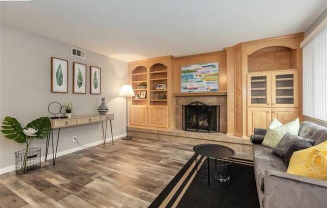 $2,590 - THE NICEST FIRST FLOOR CONDO IN PLEASANTON