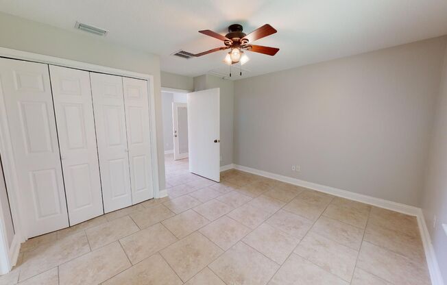 4 beds, 2.5 baths, $2,100