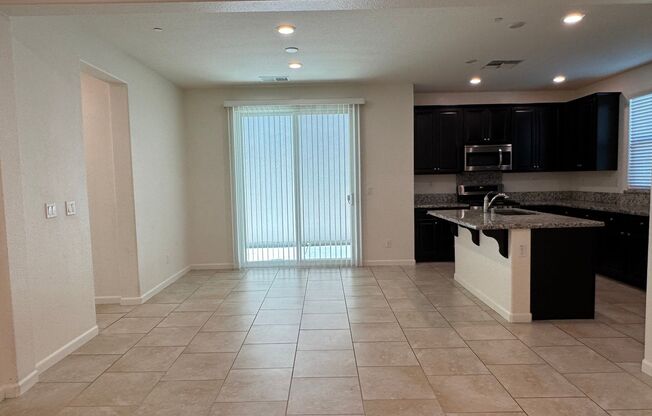 West Roseville home with solar - avail 5/15