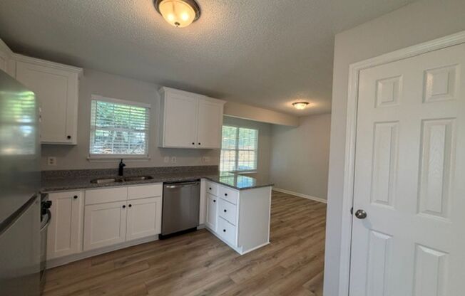 Gorgeous 3BD/2BA ranch home in Holly Springs!