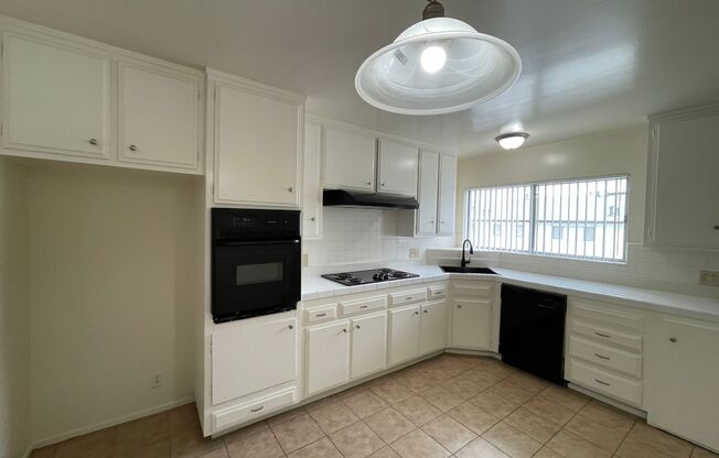 2 beds, 1 bath, 900 sqft, $2,195, Unit 301