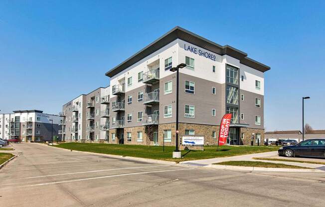 Exterior View at Lake Shore Apartments, Iowa