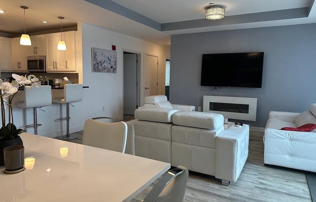 2 beds, 2 baths, 1,265 sqft, $3,900, Unit 402