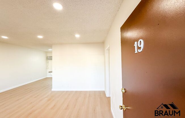 Villa East at Oxnard St.