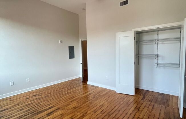 2 beds, 1 bath, 874 sqft, $2,100, Unit 1231