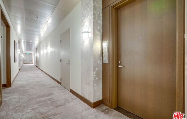1 bed, 2 baths, 1,020 sqft, $5,500, Unit 31F