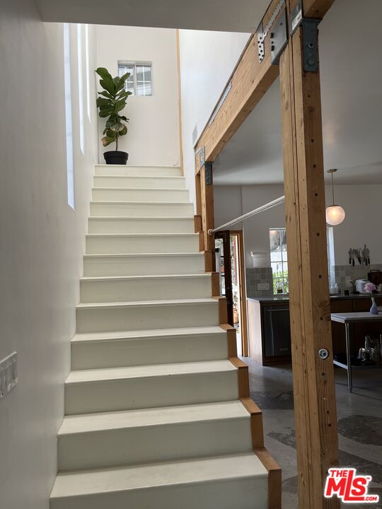 631 MUSEUM DR