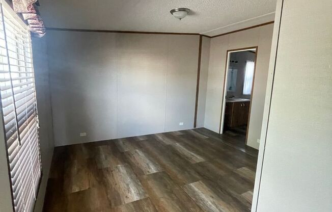 2 beds, 2 baths, $850, Unit B-01