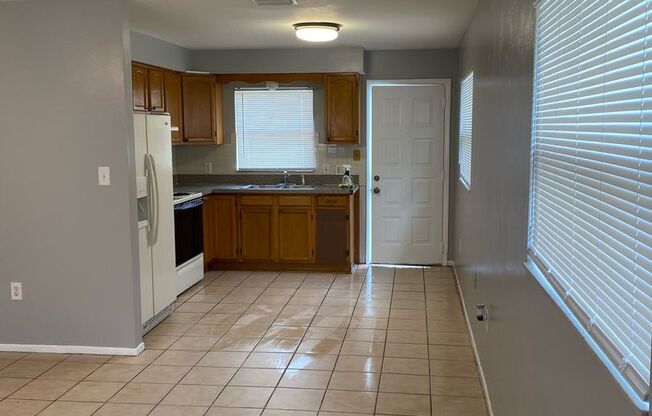 2 beds, 1 bath, $1,350