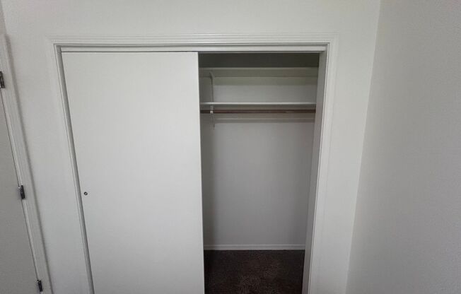 2 beds, 1 bath, 794 sqft, $1,305, Unit 887 - 203