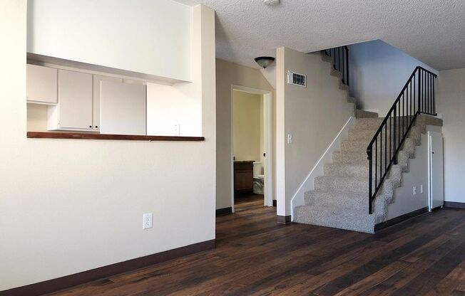 3 beds, 1.5 baths, 1,325 sqft, $2,625, Unit H04