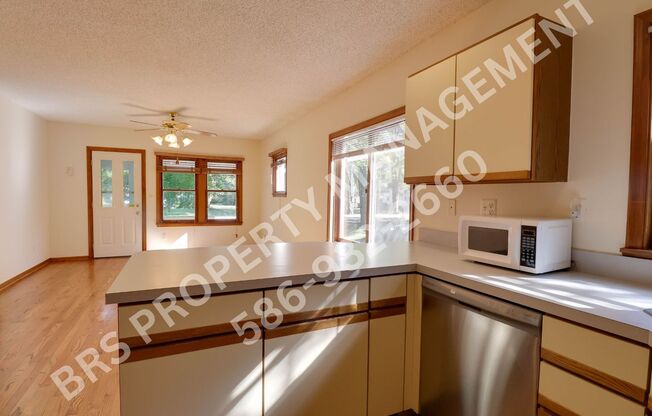 2 beds, 1 bath, $1,565