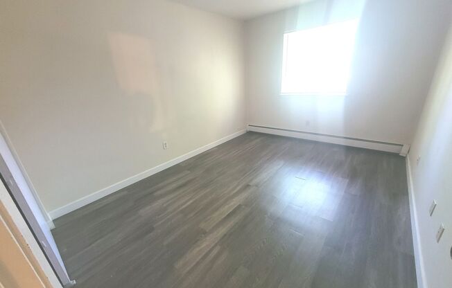 1 bed, 1 bath, $1,195, Unit 215