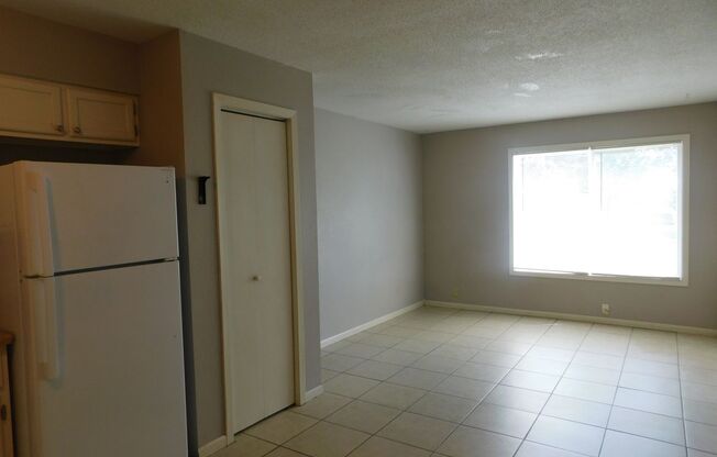 2 beds, 1 bath, $700, Unit 229 State St - Apt B