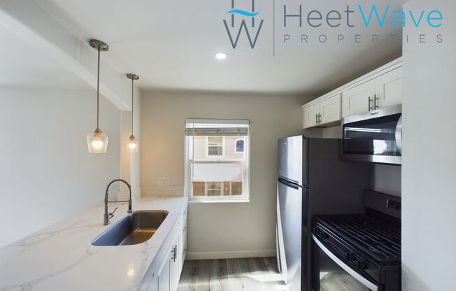 1 bed, 1 bath, $2,095, Unit #20