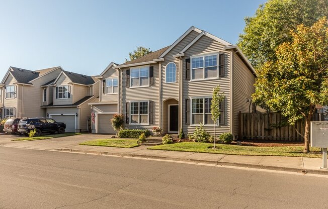 Desirable Applewood Park 4 Bedroom 2.5 Bathroom Home Available April 23!!!