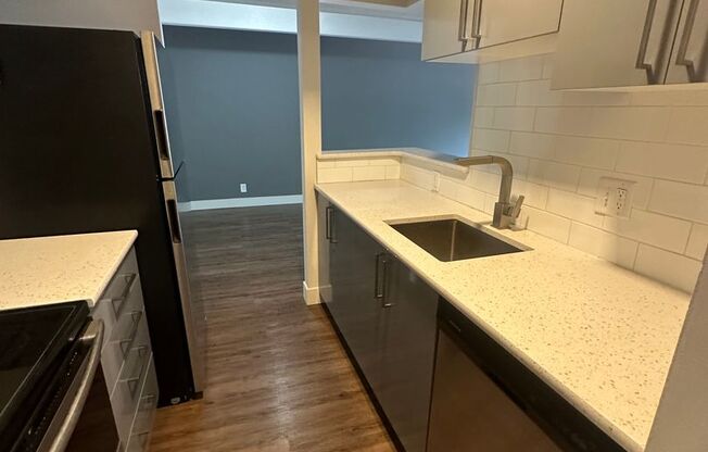 1 bed, 1 bath, 890 sqft, $1,449, Unit 211