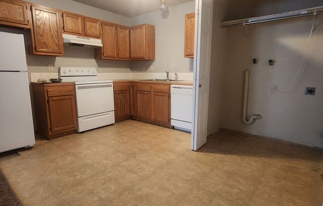 2 beds, 1 bath, 864 sqft, $750, Unit 423