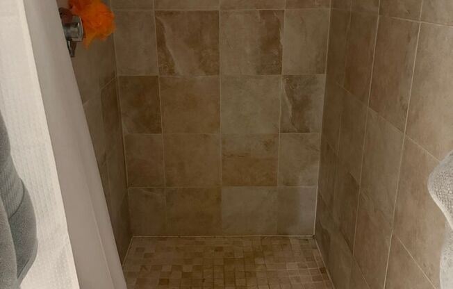 2 beds, 1 bath, $3,640, Unit 20