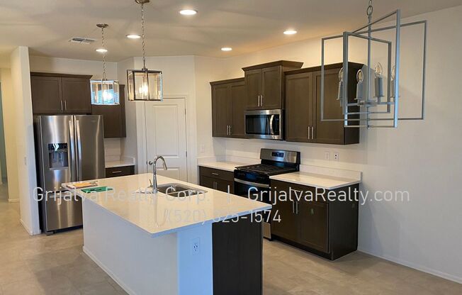 4 Bed, 3 Bath House + Den + Loft in Gladden Farms (Moore Rd/Tangerine Farms)