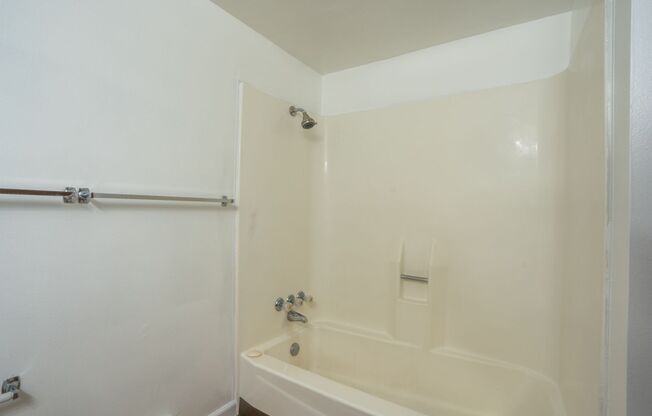 2 beds, 1 bath, 715 sqft, $950, Unit F304