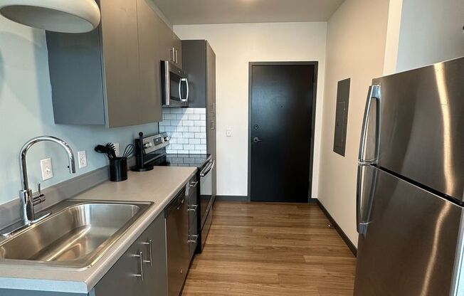 Studio, 1 bath, 400 sqft, $1,565, Unit 126 - Furnished