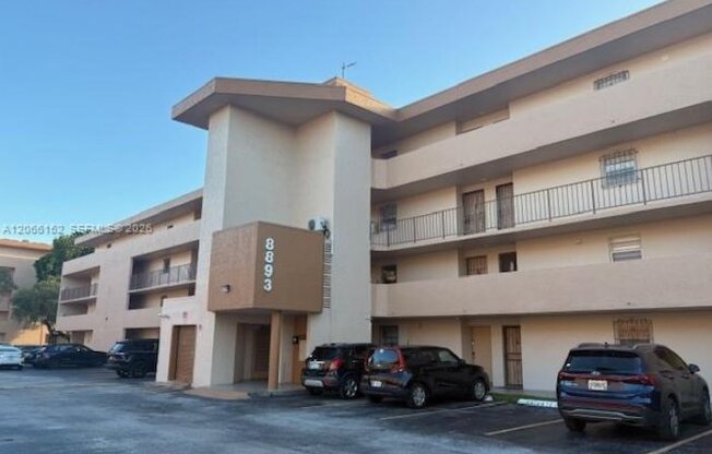 8893 FONTAINEBLEAU BLVD