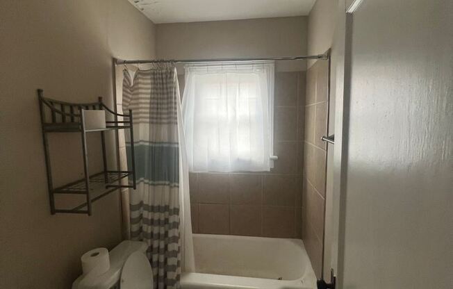 Newly Renovated 1 bed 1 bath home in Kenwick Neighborhood!