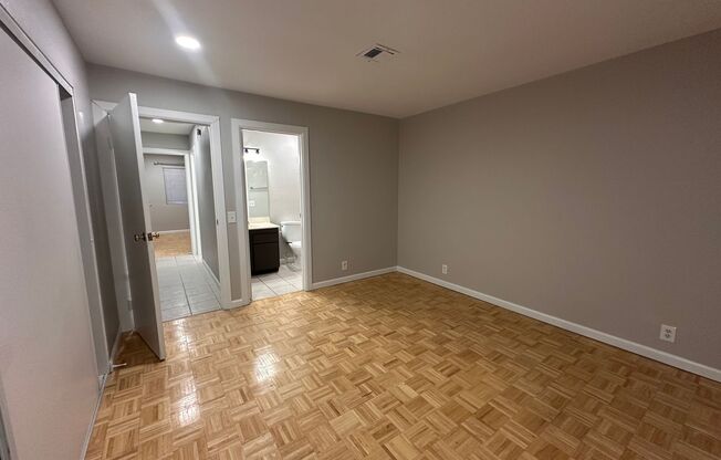 Modern 2 Bed, 2 Bath Condo Near UNLV – Prime Central Location!