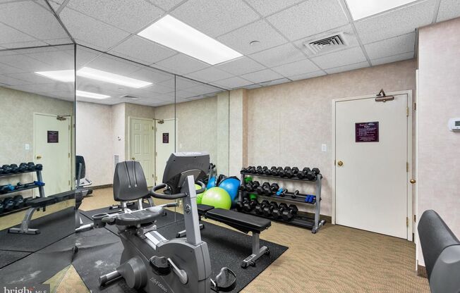 Bethesda Executive Apartment 2 Bed/1.5 Bath-W/Covered Parking, 24-7 Management, & More!