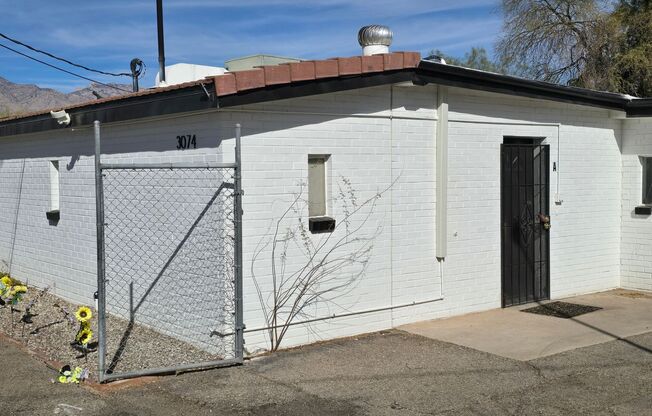 Beautifully Renovated 1 Bedroom Apt - All Ceramic Tile - A/C