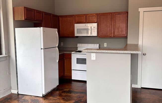 2 beds, 1 bath, 801 sqft, $1,350, Unit Apt. 201