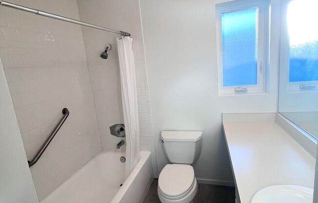 Newly Renovated 2x1 behind Bon Air!