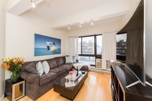 1 bed, 1.5 baths, 651 sqft, $3,700, Unit 603